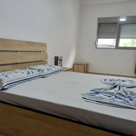 Agnes Hoxhgoran 1 * Дуррес